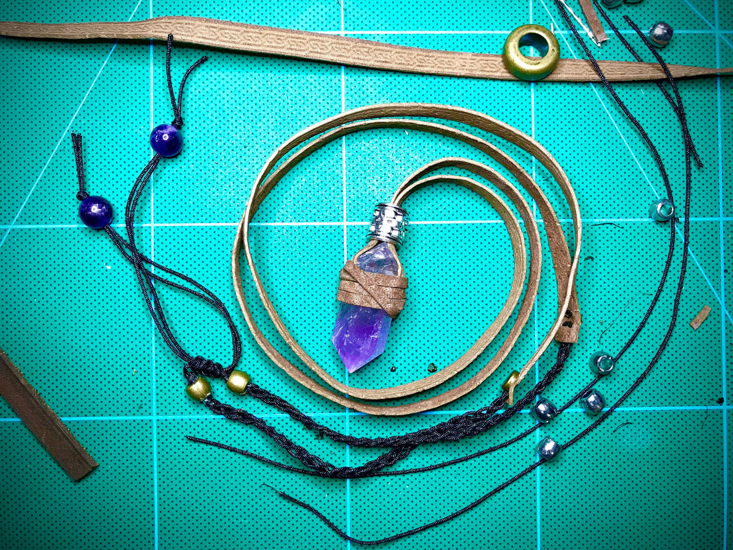 AMETHYST LEATHER NECKLACE