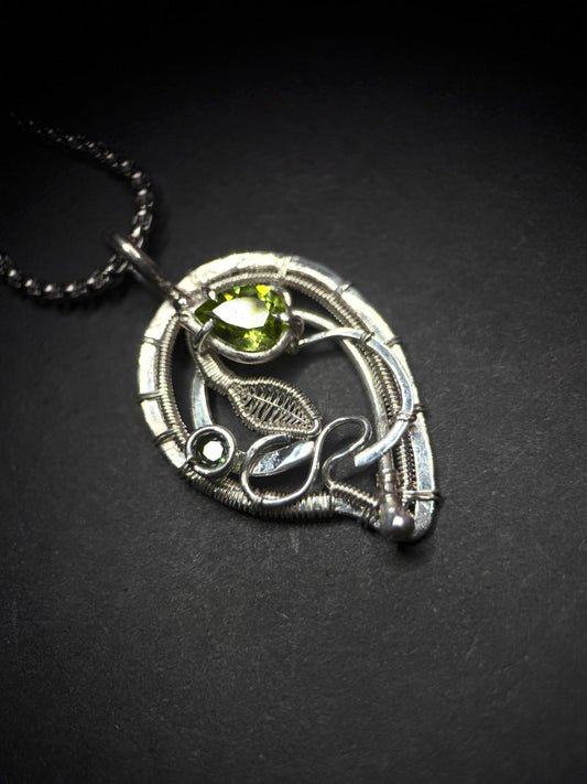 FALLEN LEAF PENDANT - PERIDOT