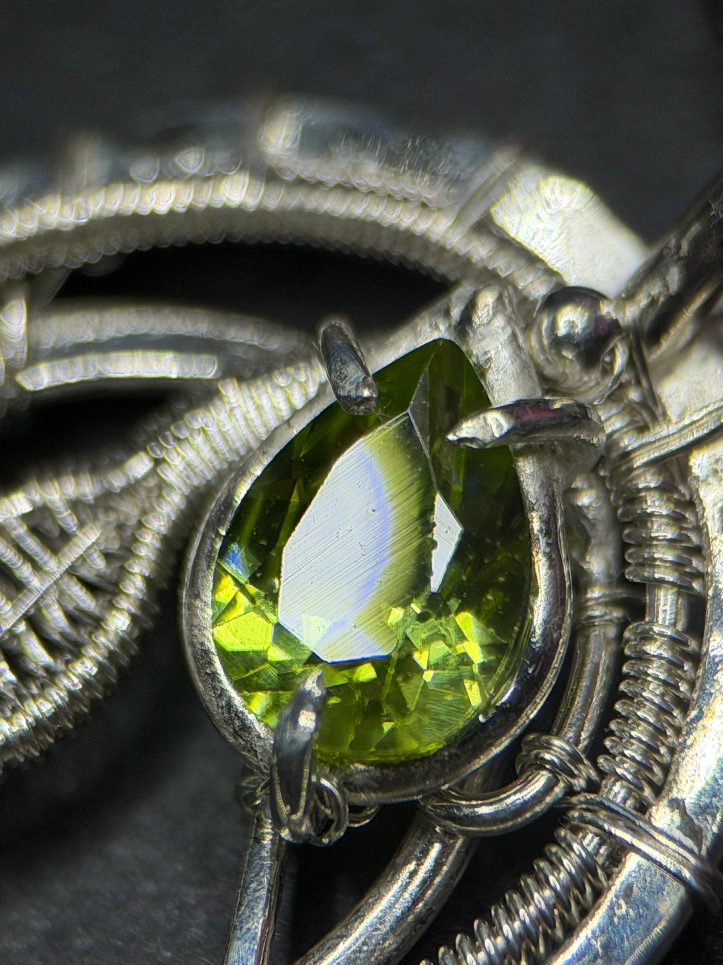 FALLEN LEAF PENDANT - PERIDOT