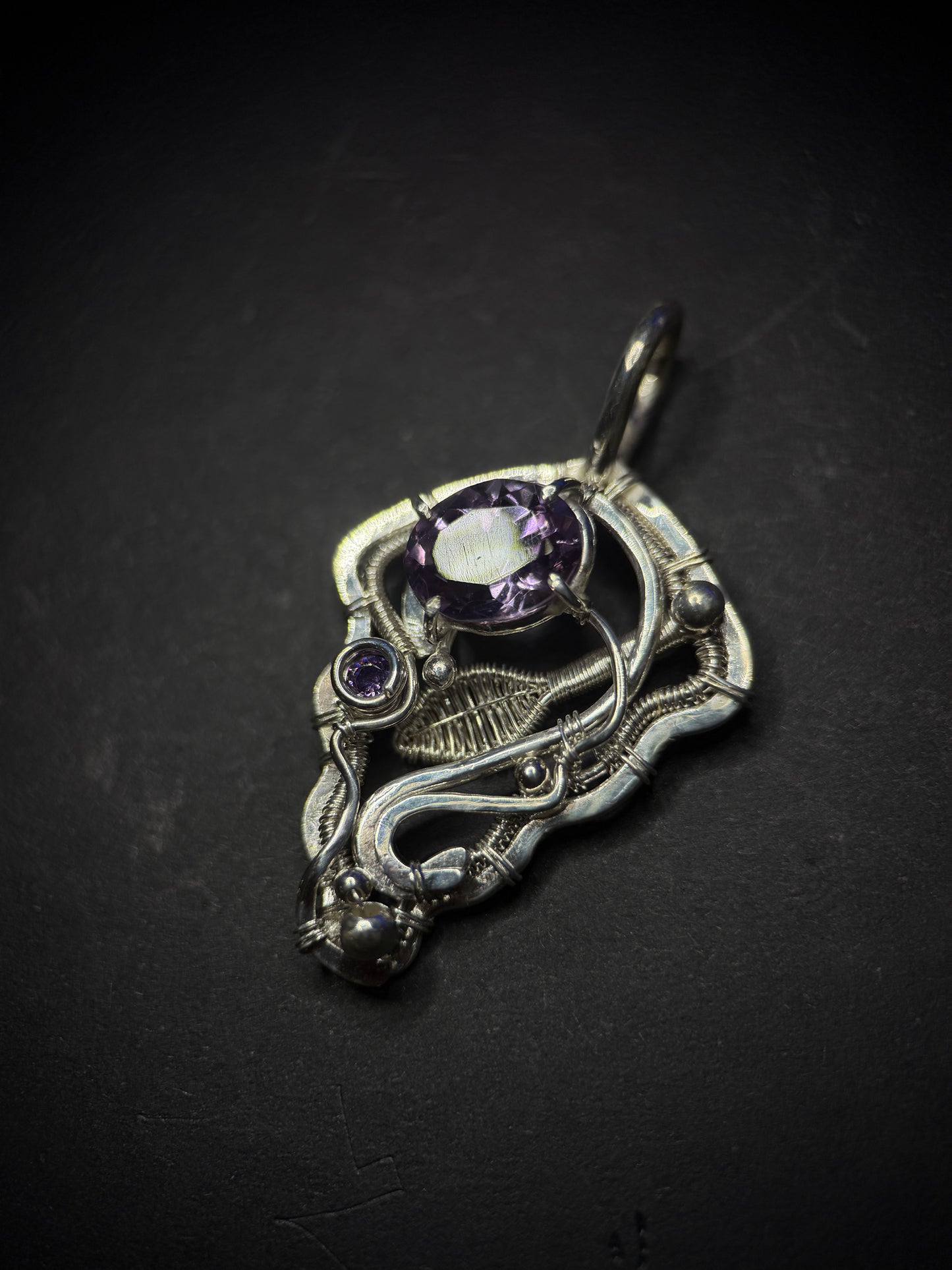 FALLEN LEAF PENDANT - AMETHYST