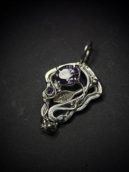 FALLEN LEAF PENDANT - AMETHYST