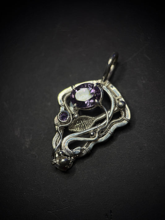 FALLEN LEAF PENDANT - AMETHYST