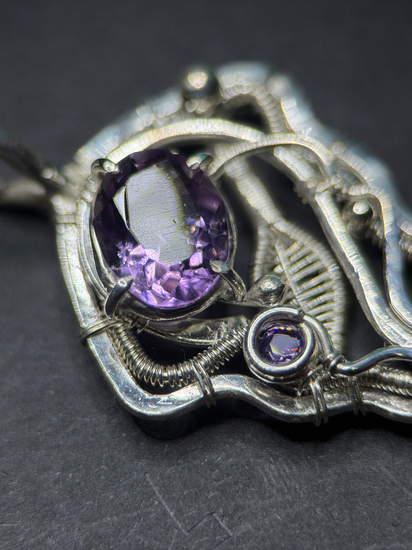 FALLEN LEAF PENDANT - AMETHYST