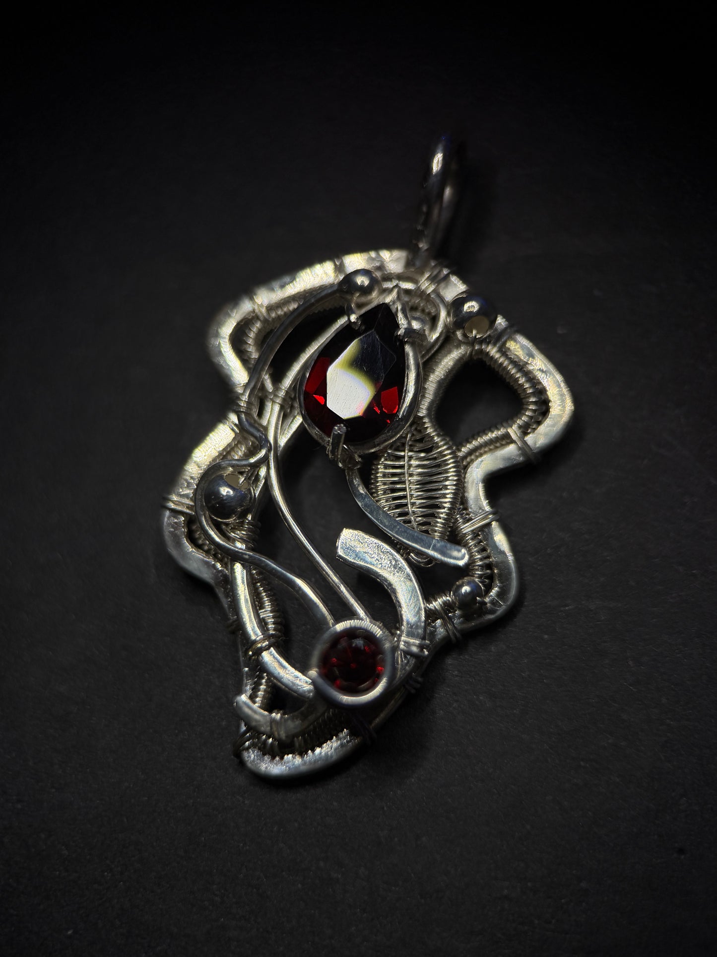 FALLEN LEAF PENDANT - GARNET