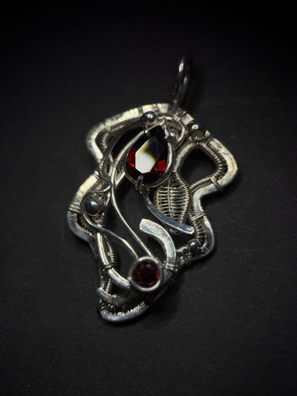 FALLEN LEAF PENDANT - GARNET