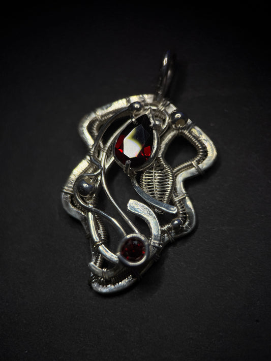 FALLEN LEAF PENDANT - GARNET