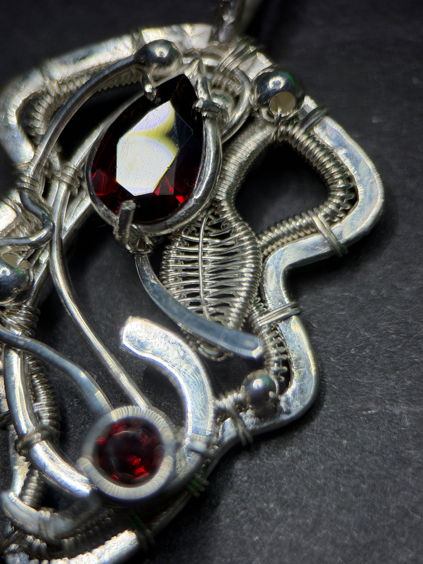 FALLEN LEAF PENDANT - GARNET