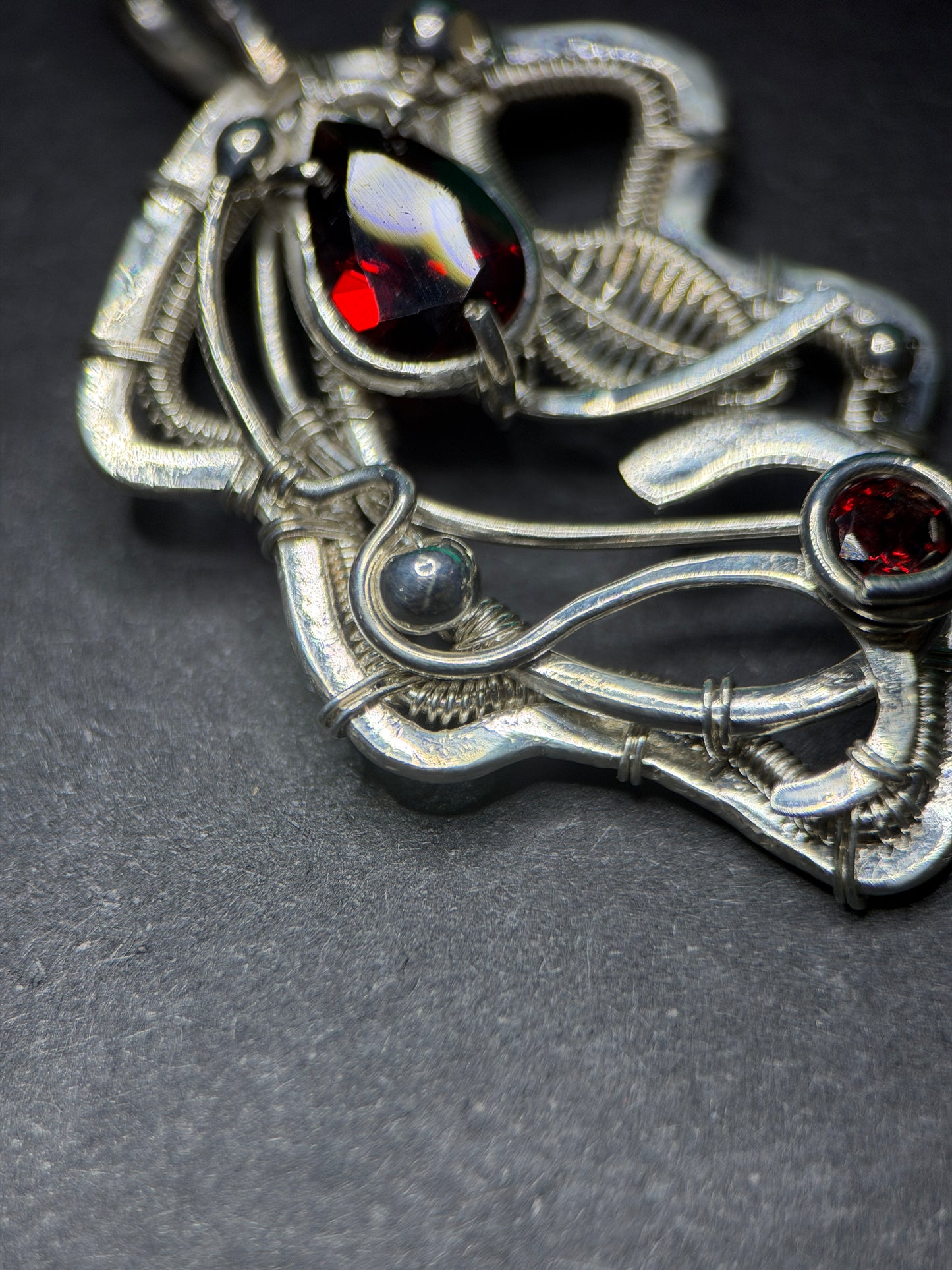 FALLEN LEAF PENDANT - GARNET