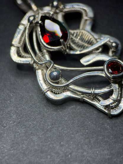 FALLEN LEAF PENDANT - GARNET