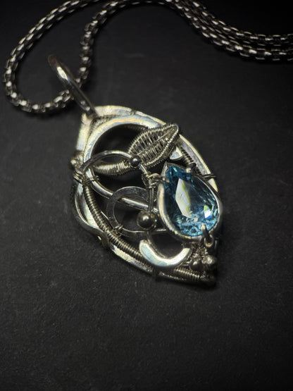 FALLEN LEAF PENDANT - TOPAZ