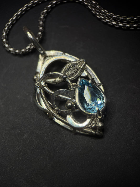 FALLEN LEAF PENDANT - TOPAZ