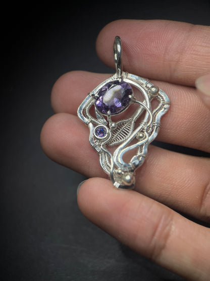 FALLEN LEAF PENDANT - AMETHYST
