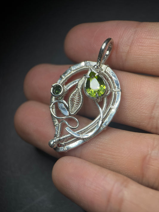 FALLEN LEAF PENDANT - PERIDOT