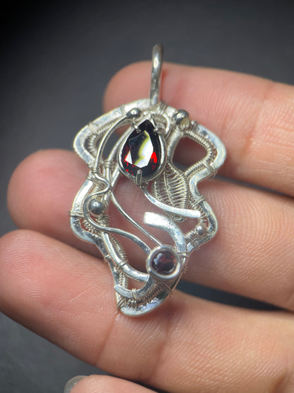 FALLEN LEAF PENDANT - GARNET