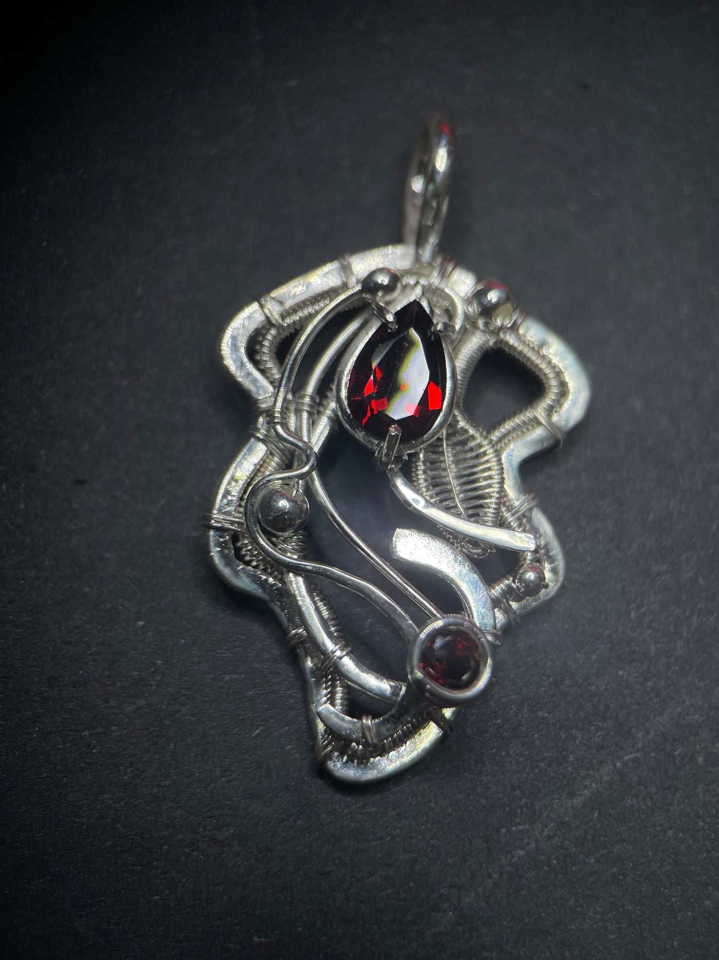 FALLEN LEAF PENDANT - GARNET
