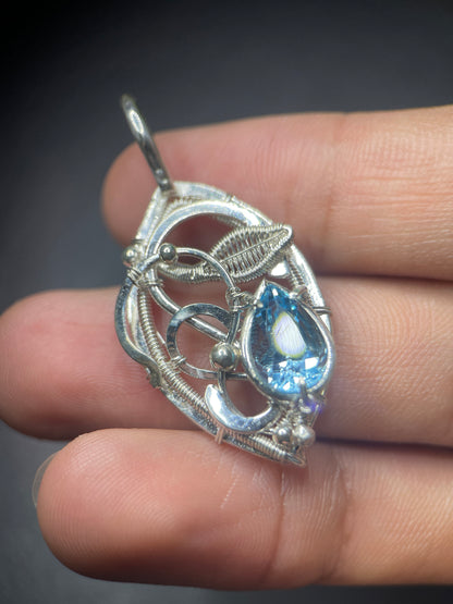 FALLEN LEAF PENDANT - TOPAZ