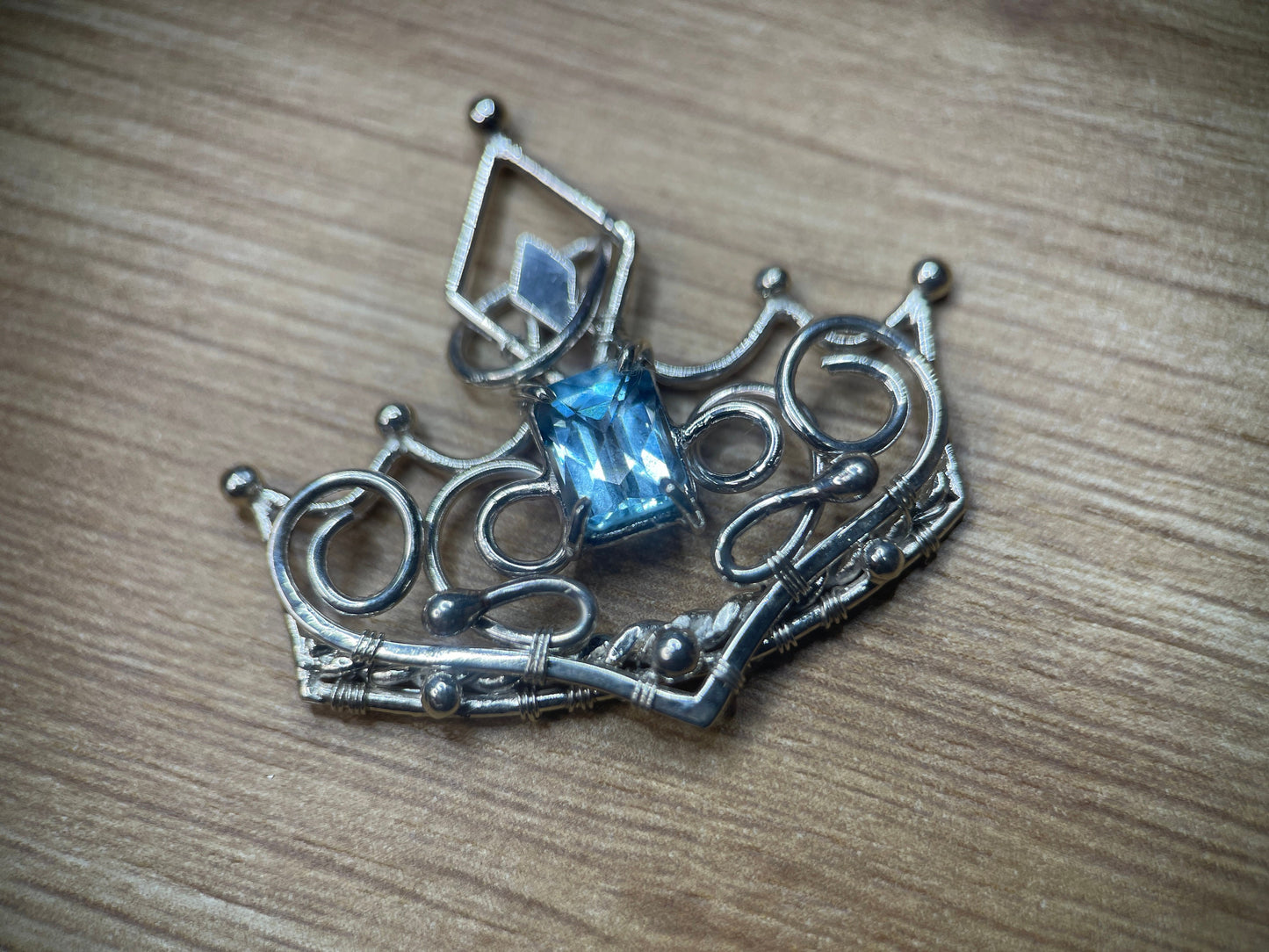 CROWN PENDANT