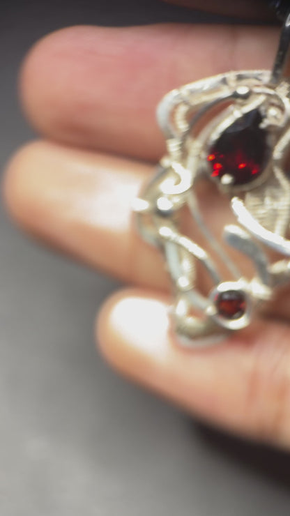 FALLEN LEAF PENDANT - GARNET