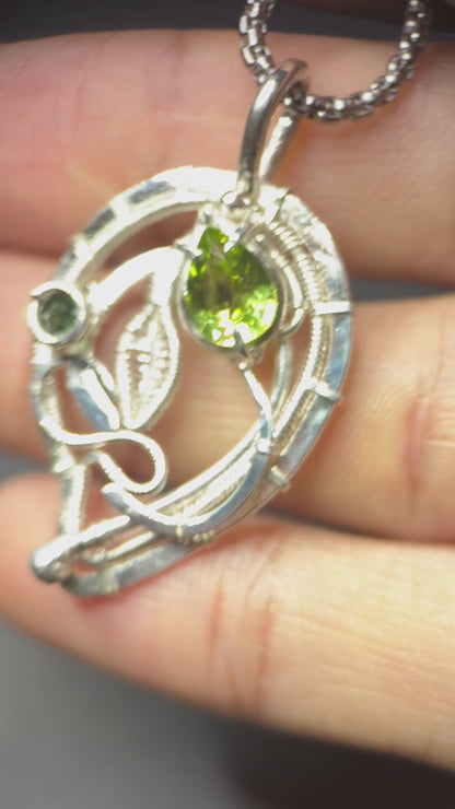 FALLEN LEAF PENDANT - PERIDOT